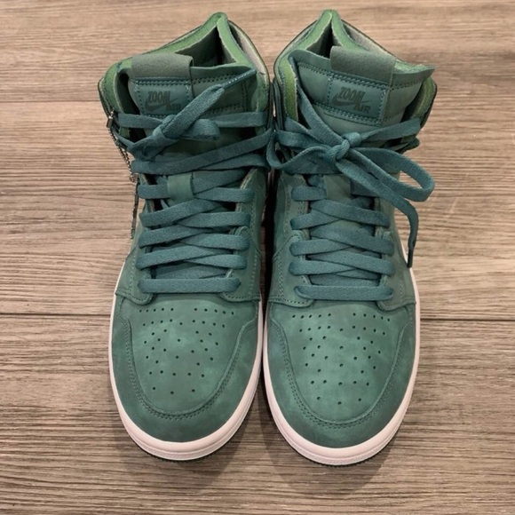 Jordan 1 High Zoom Air CMFT
Emerald Green (Women's) - Picture 2 of 10